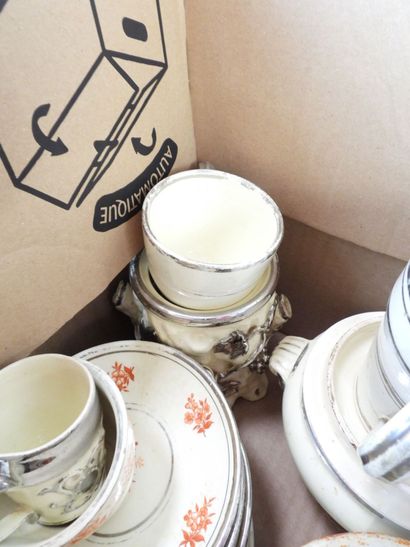LANGEAIS : 2 cartons de faïence beige, orange...