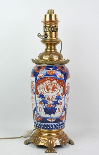 JAPON - Vase monté lampe en porcelaine à...