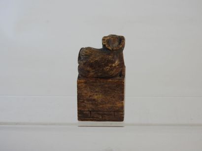 CHINE : Netsuke personnage en résine ? signé...