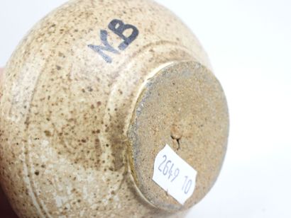 Deux vases en grès, dont monogrammé NB H.:...