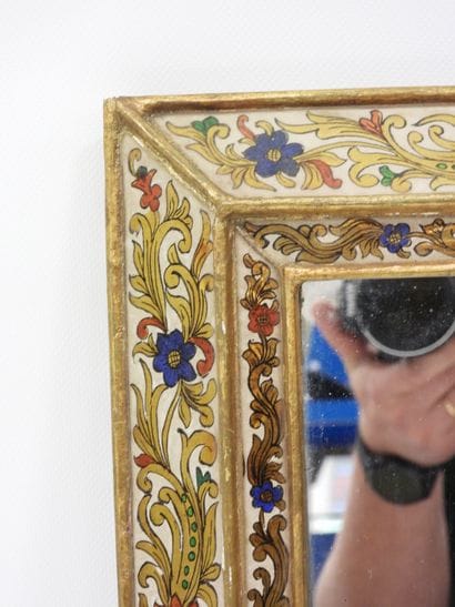 Miroir rectangulaire en fixé sous verre à...