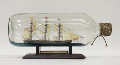 Maquette de voilier trois-mâts clippership...