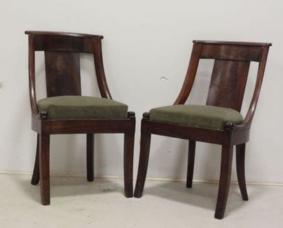 Paire de chaises dossier gondole en acajou...