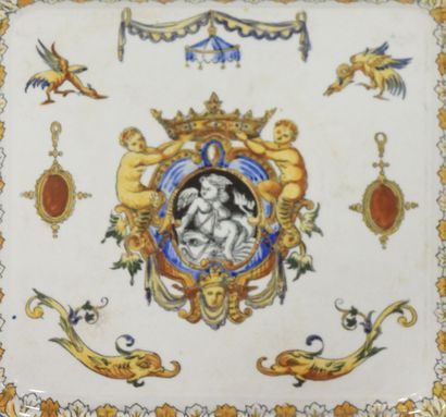 GIEN - Dessous de plat en faïence polychrome...