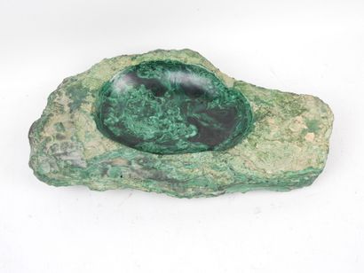Vide-poche en malachite. H.: 6,5 L.: 33 P.:...