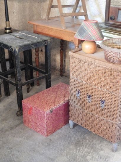 LOT DE PETITS MEUBLES comprenant: sellette,...
