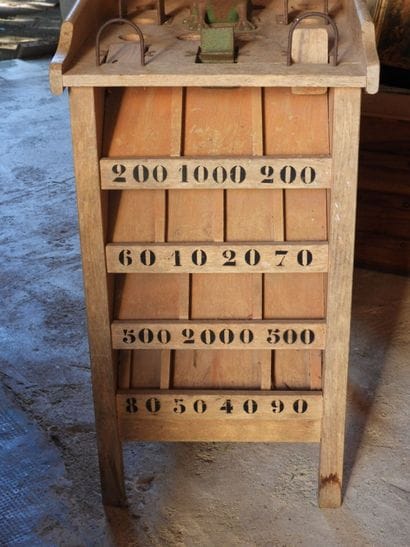 JEU DE LA GRENOUILLE. 89 x 57 x 44 cm.