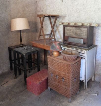 LOT DE PETITS MEUBLES comprenant: sellette,...