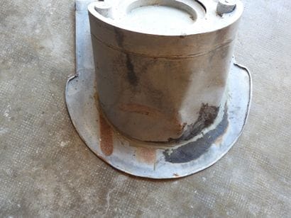 LUCARNE DE TOIT en zinc. 75 x 70 cm.