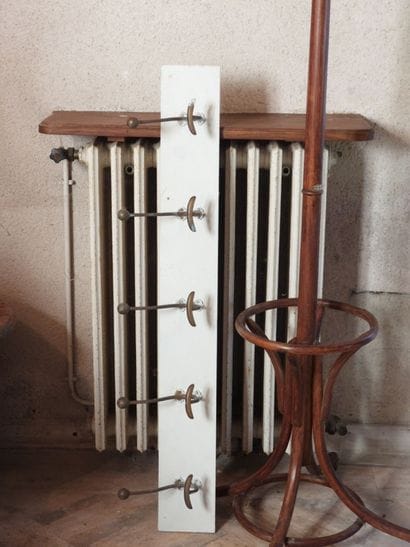 PORTE-MANTEAUX perroquet en bois courbé....
