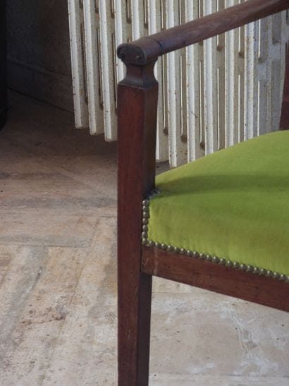 FAUTEUIL en acajou et placage d'acajou, pieds...