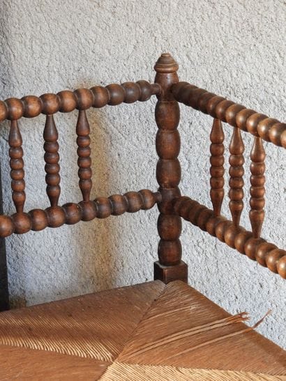 PAIRE DE FAUTEUILS coin de feu, en bois tourné...