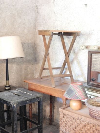 LOT DE PETITS MEUBLES comprenant: sellette,...