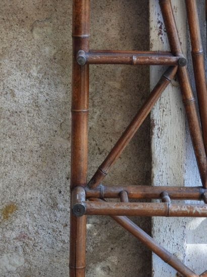 PORTE-MANTEAUX en bambou avec sa doublure...
