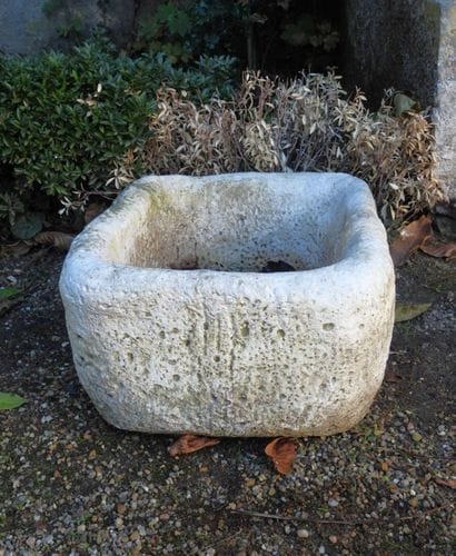 SMALL stone trough. 23 x 52 x 39 cm.
