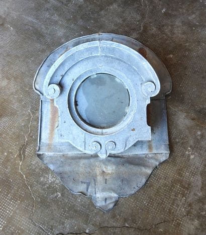 LUCARNE DE TOIT en zinc. 75 x 70 cm.
