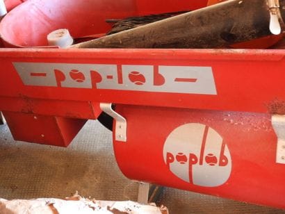 LANCEUSE de balles mécanique «POPLOB». Environ...