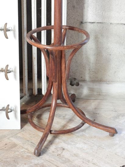 PORTE-MANTEAUX perroquet en bois courbé....