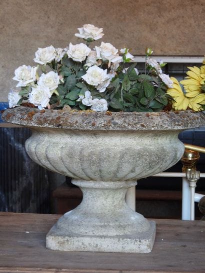 TWO Médicis sinks made of reconstituted stone....