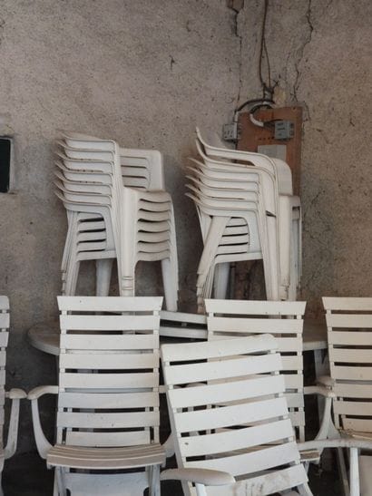 MOBILIER DE JARDIN comprenant 14 fauteuils,...