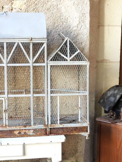 GRANDE CAGE à oiseaux en métal et grillage...