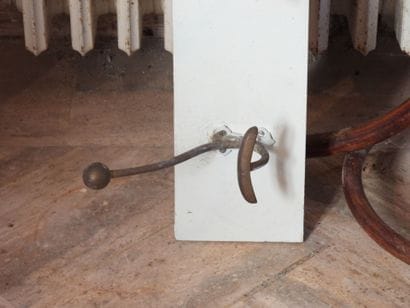 PORTE-MANTEAUX perroquet en bois courbé....