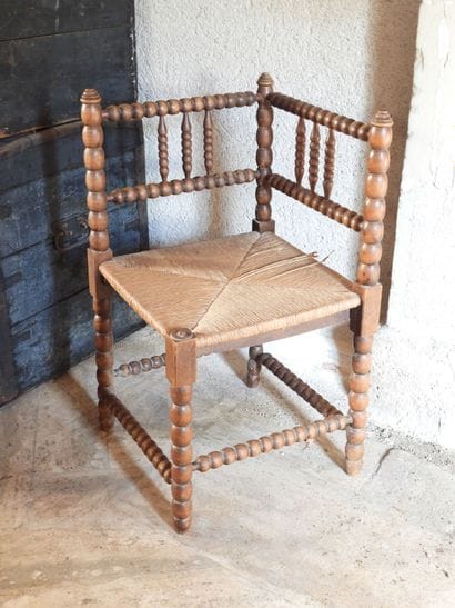 PAIRE DE FAUTEUILS coin de feu, en bois tourné...