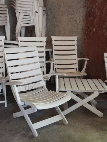 MOBILIER DE JARDIN comprenant 14 fauteuils,...