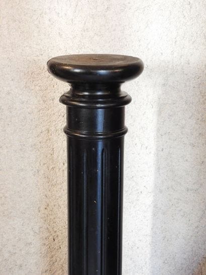 GAINE en bois noirci. Napoléon III. H.105...