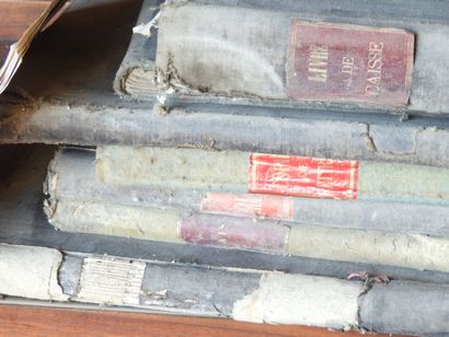 LOT DE LIVRES de comptes et papiers dive...