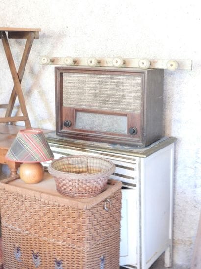 LOT DE PETITS MEUBLES comprenant: sellette,...