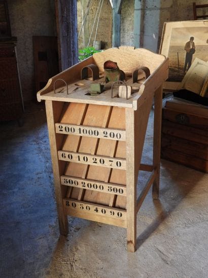 JEU DE LA GRENOUILLE. 89 x 57 x 44 cm.