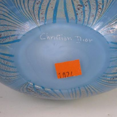 Christian DIOR : Vase en verre en forme d'amande...
