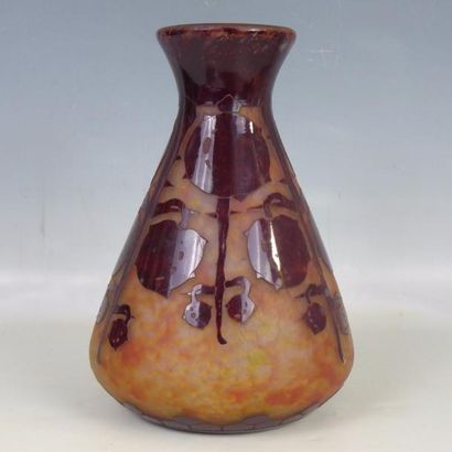 LE VERRE FRANÇAIS : Vase à col évasé en verre...