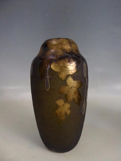 E.A. COCHERY – XXe siècle : Vase en verre...