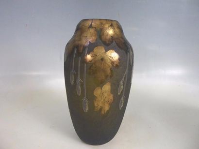 E.A. COCHERY – XXe siècle : Vase en verre...