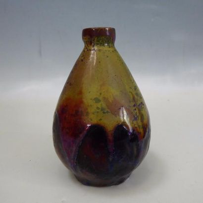 VASE A PANSE BASSE en céramique à lustre...