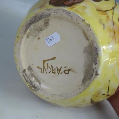 D’ARGYL : Vase bulbeux en céramique à décor...