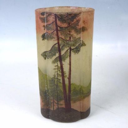 LEGRAS  Vase polylobé en verre à décor givré...