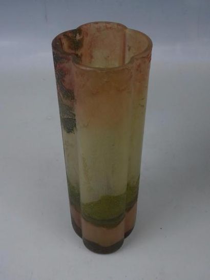 LEGRAS  Vase polylobé en verre à décor givré...