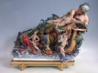 CAPODIMONTE : Important groupe en porcelaine...