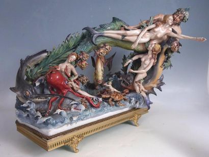 CAPODIMONTE : Important groupe en porcelaine...