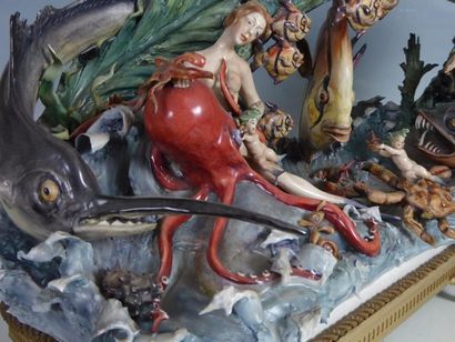 CAPODIMONTE : Important groupe en porcelaine...