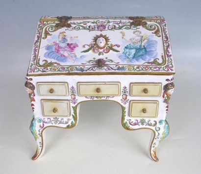 BUREAU DE PENTE miniature en faïence à décor...