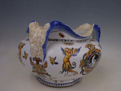 GIEN : Cache pot en faïence polychrome à...
