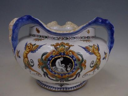 GIEN : Cache pot en faïence polychrome à...