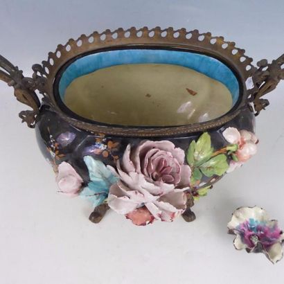 Edouard GILLES (1868-1895): Cache pot ovale...