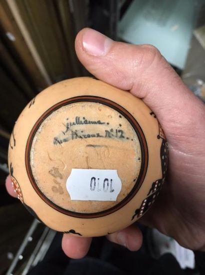 PARIS : théière et pot à lait en porcelaine...