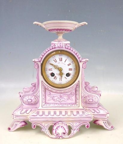 GIEN : Pendule en faïence polychrome à décor...