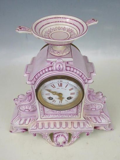 GIEN : Pendule en faïence polychrome à décor...